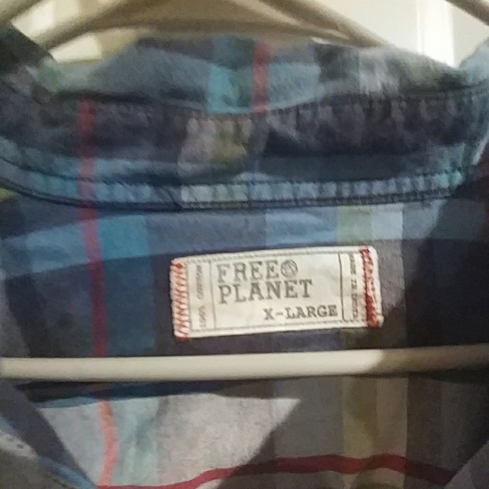 Free planet button down - Picture 2 of 3